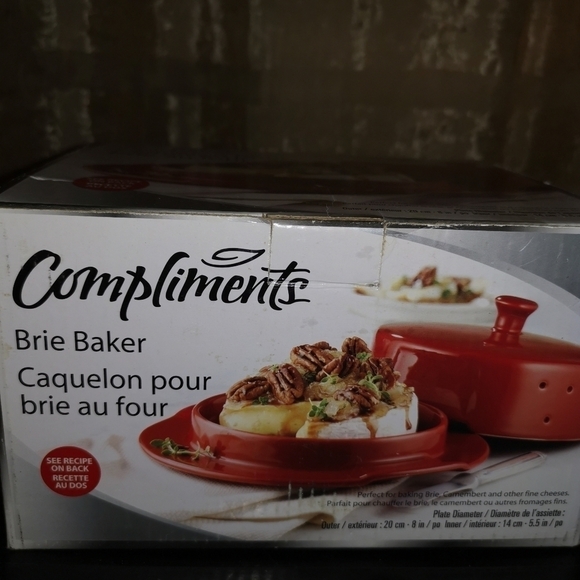 COPY - Red bakewear Brie Baker NEW in box - Picture 2 of 4